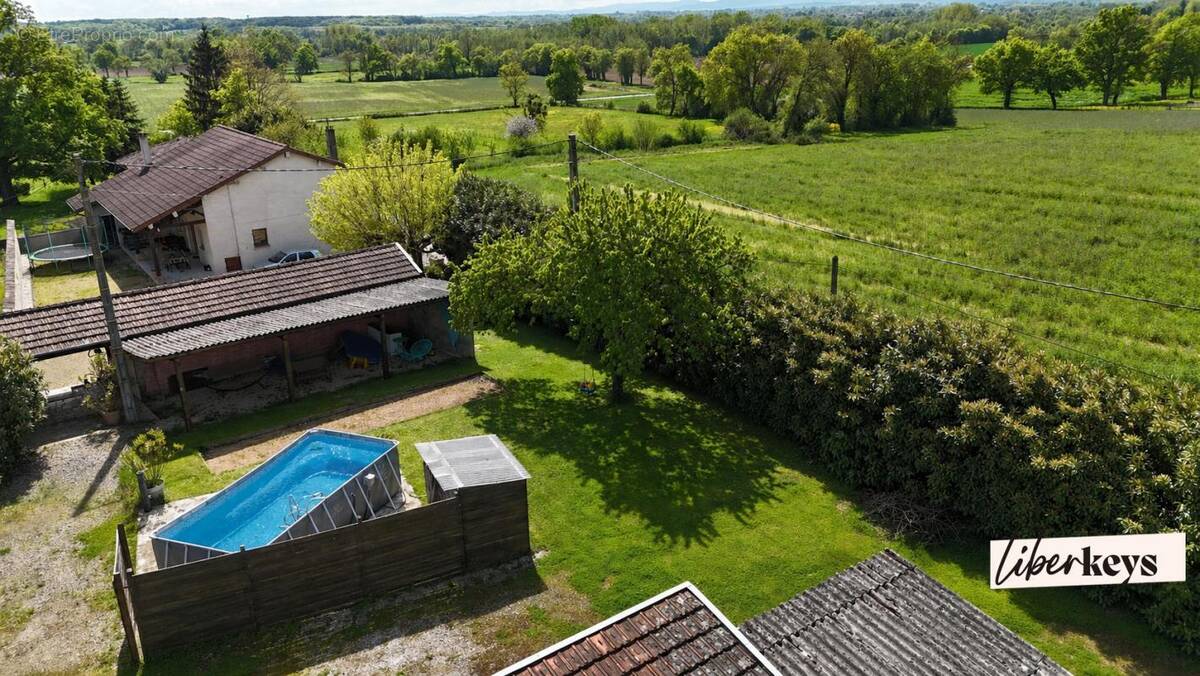 Maison à CHAVANNES-SUR-REYSSOUZE