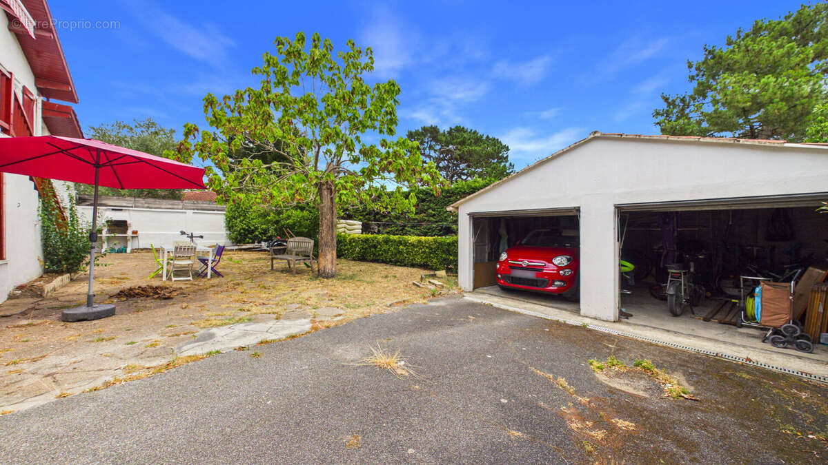 Anglet Montbrun - Maison de 117 m² sur un terrain de 508 m² - photo 10