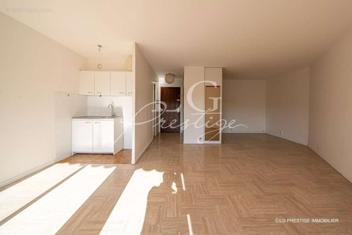 Appartement à MANDELIEU-LA-NAPOULE