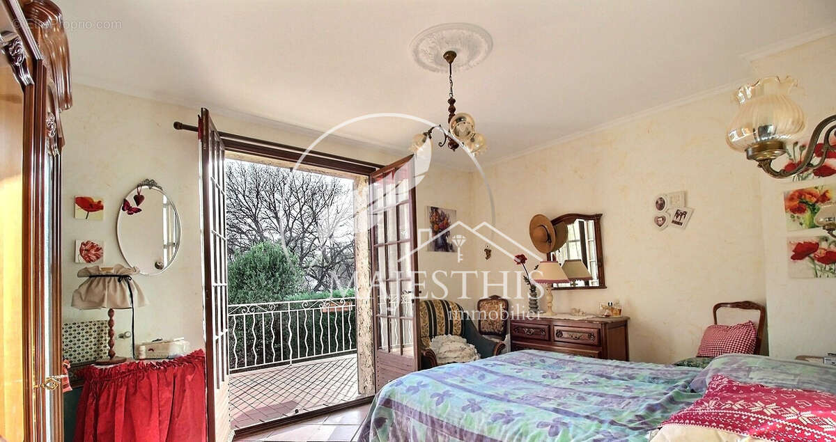Maison à rénover de 150 m2, terrain au calme de 1872 m2 - photo 2