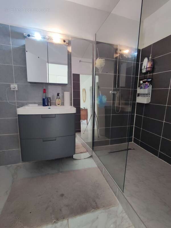 Appartement à VILLETANEUSE