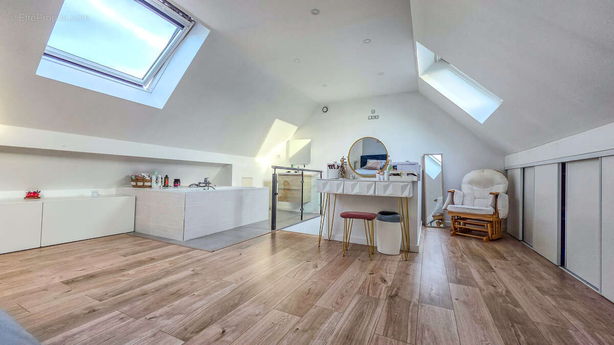 Maison à SARTROUVILLE