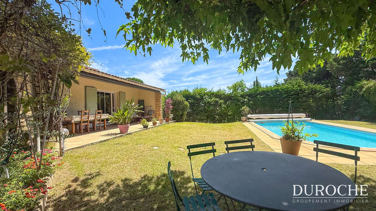 Roquemaure, Maison familiale 5 chambres avec piscine, suite en RDC et grand terrain sans vis-à-vis. - photo 25
