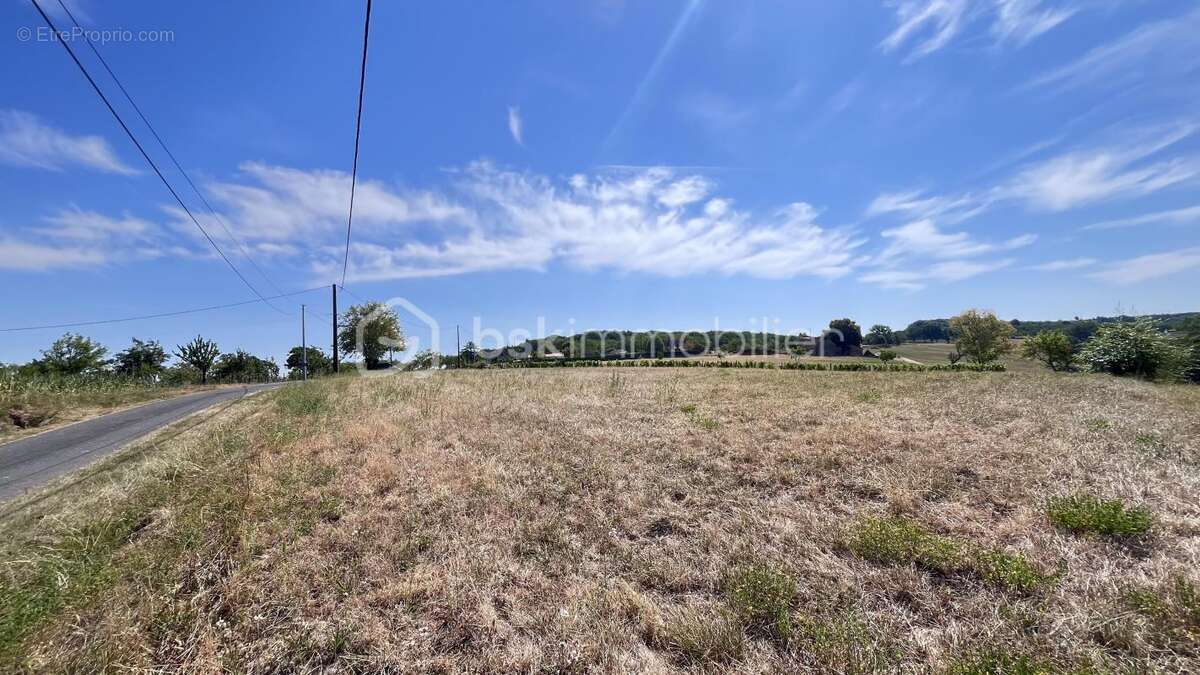  Terrain constructible 3 382 m² – Vue dégagée – Nailhac (24390) - photo 3