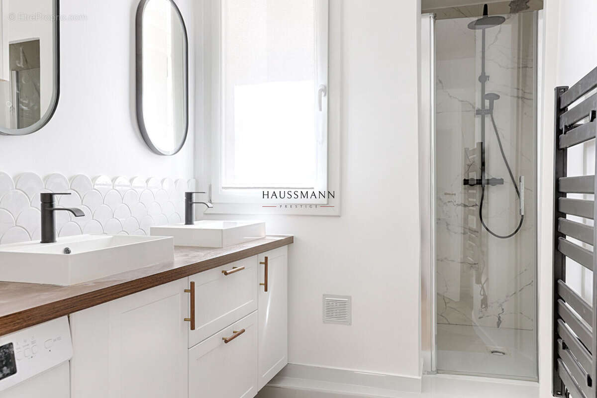 Appartement à PARIS-17E