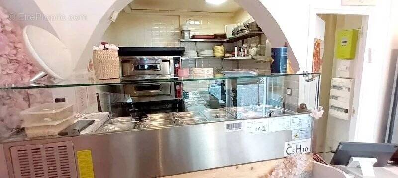 Commerce à PARIS-8E