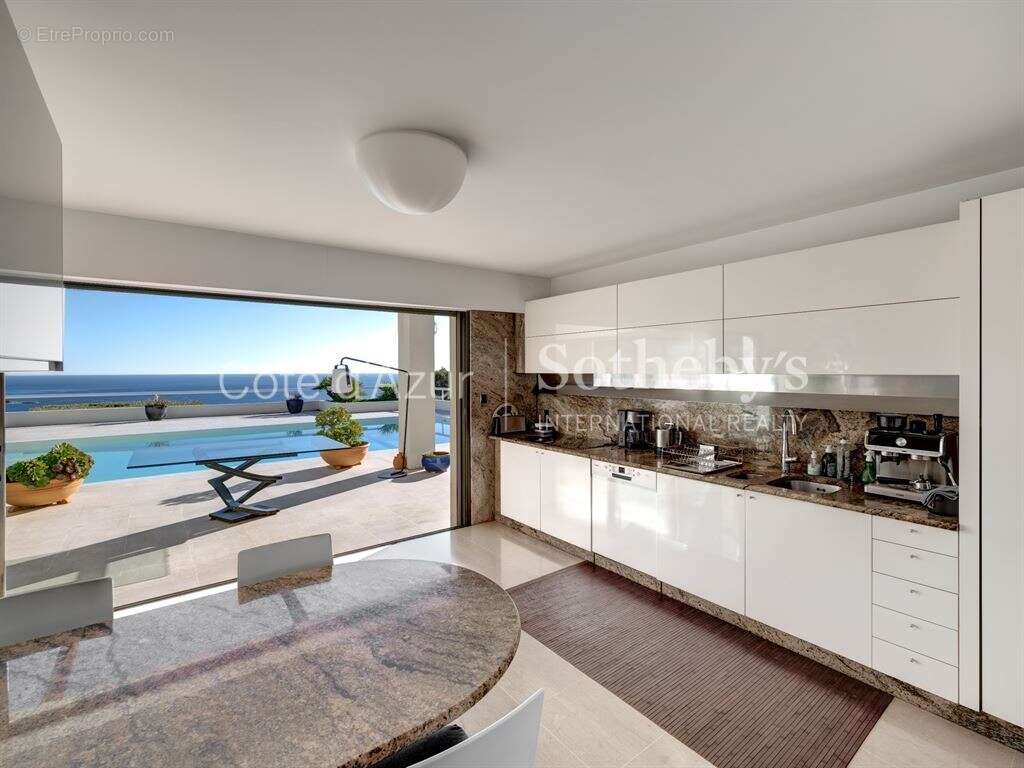 Villa contemporaine avec vue mer panoramique à vendre à Sainte-Maxime - photo 10