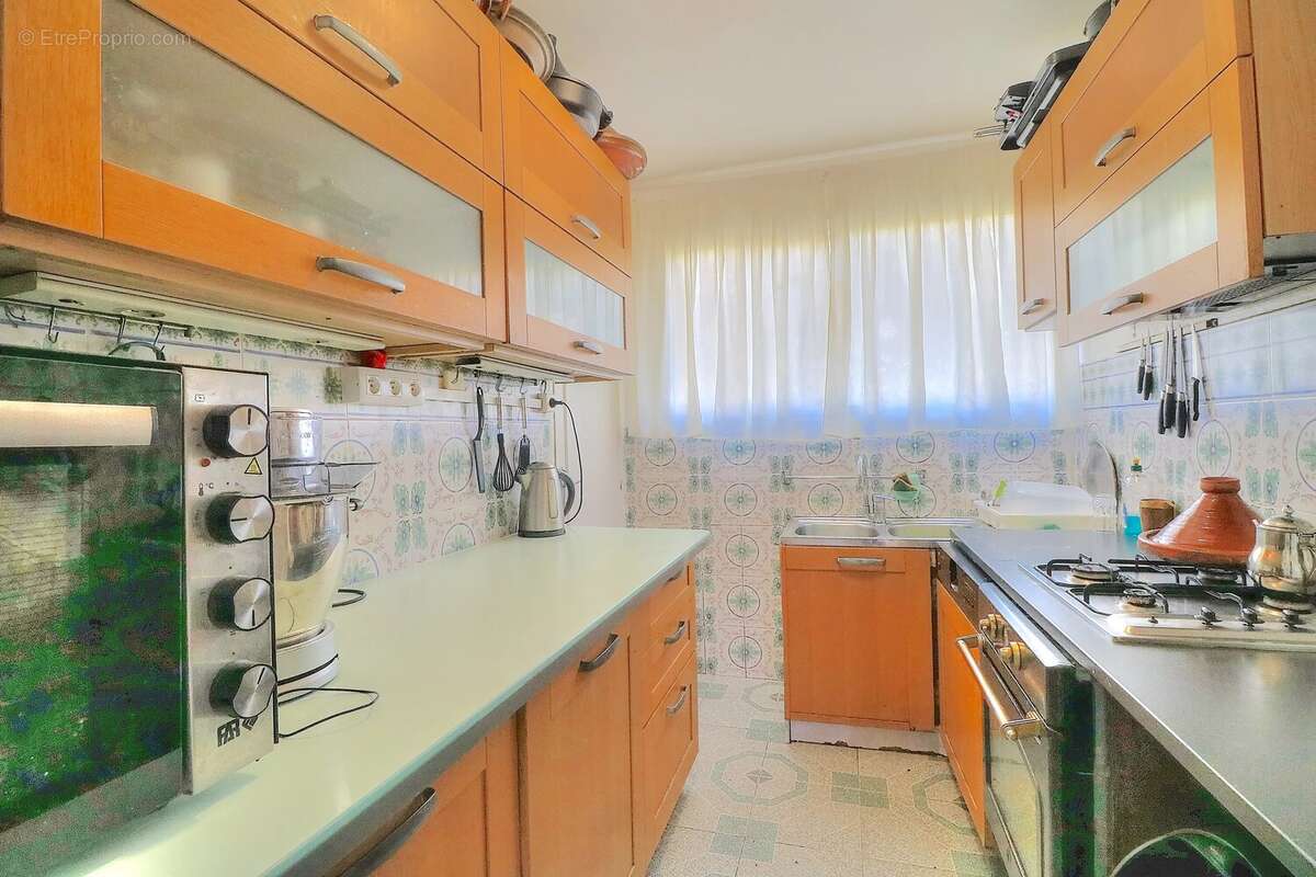 Coup de cœur à Grasse pour une famille ou un investissement rentable  : lumineux 3 pièces avec parking et cave - photo 3