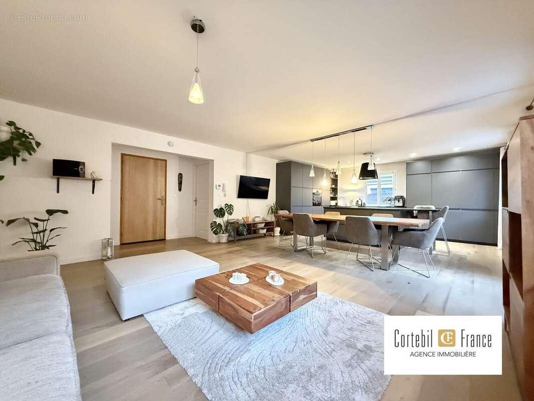 Appartement à MONNETIER-MORNEX