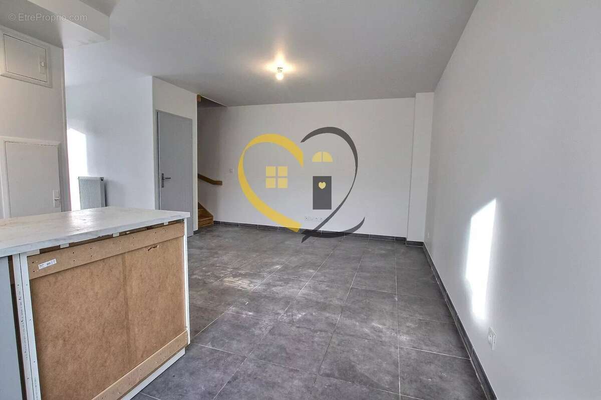 Maison à SAINT-JEAN-DE-BRAYE