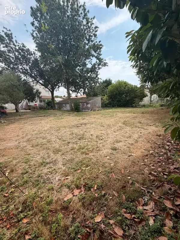 Terrain à TONNAY-CHARENTE