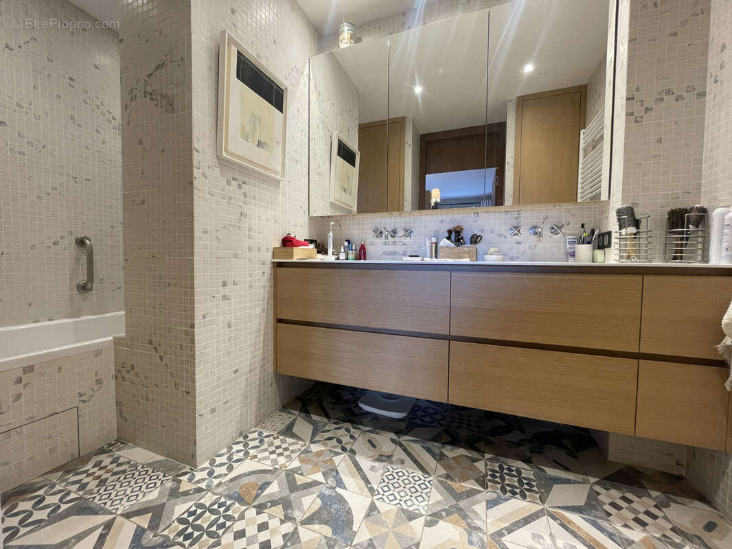 Appartement à SAINT-LAURENT-DU-VAR