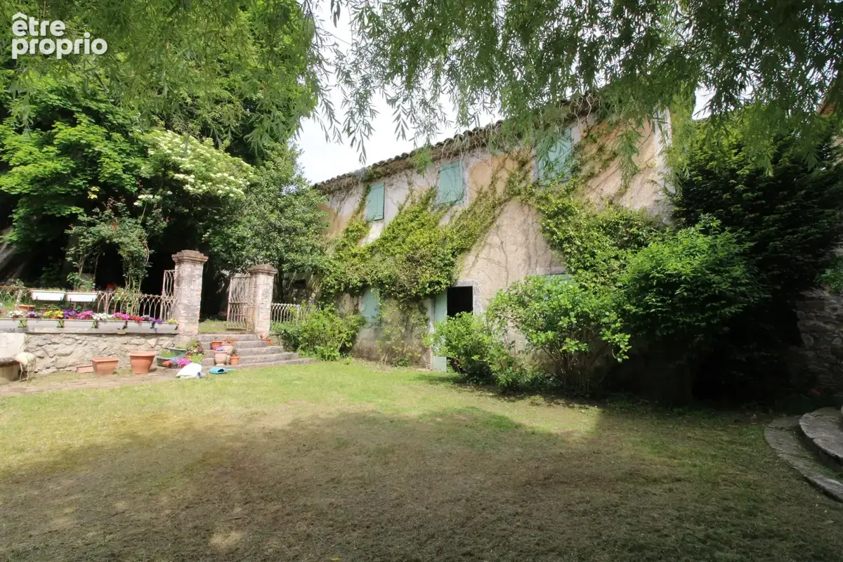 Maison de maitre 464 m2 + 150 m2 caves et garage.. - photo 15