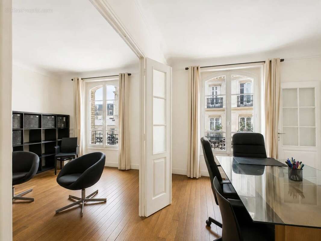 Appartement à PARIS-3E