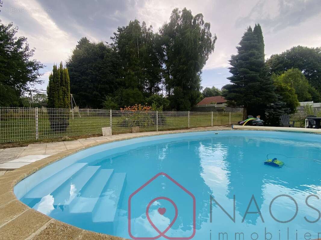 Propriété familiale avec piscine et dépendance / Terrain 2 890m² - photo 4