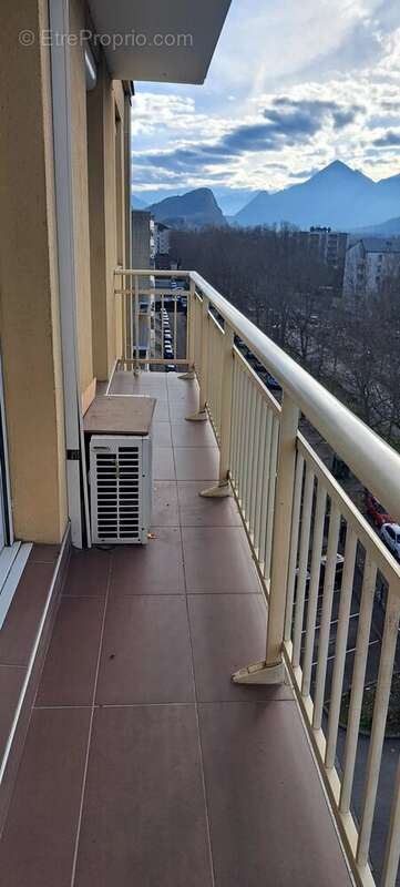 Appartement à LE PONT-DE-CLAIX