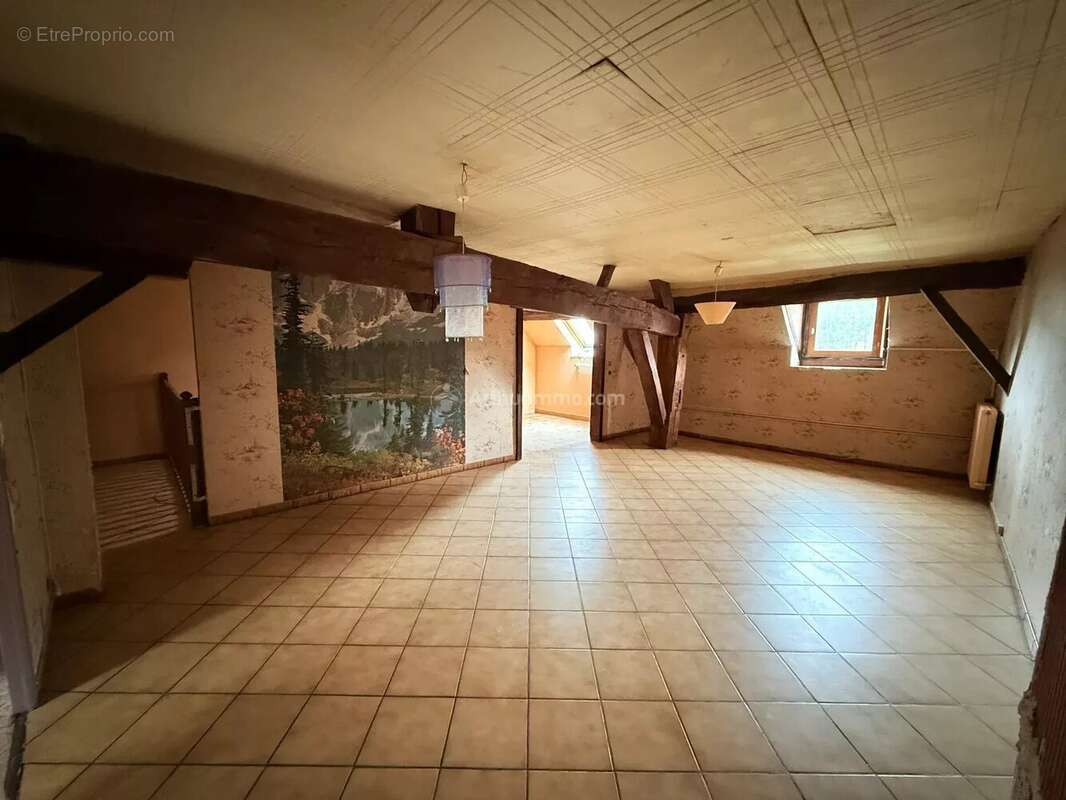 Maison à OUTREMECOURT