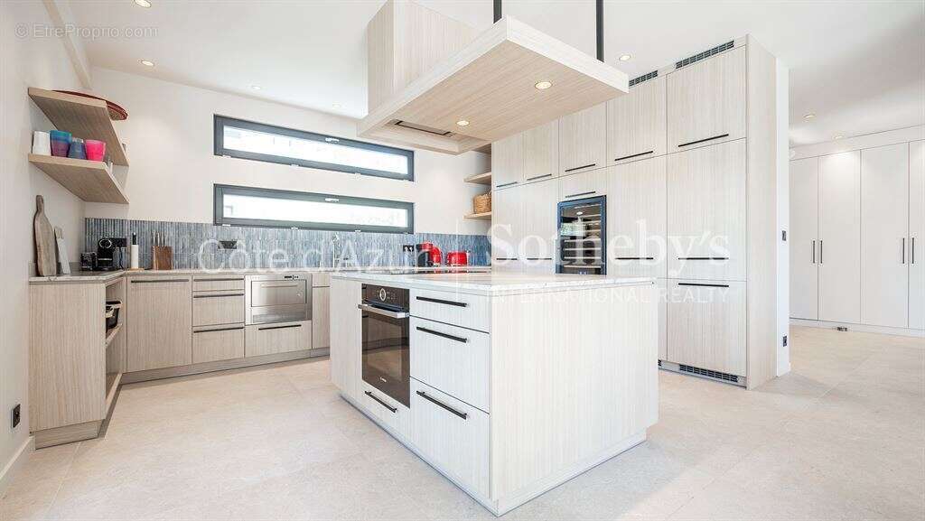 Villa contemporaine d'exception à vendre à Sainte-Maxime: 440 m², 5 chambres, proche plage et centre - photo 7