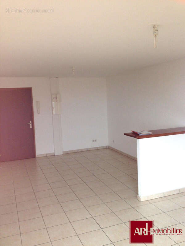 Appartement 38 m² à Saint-Denis  - photo 2
