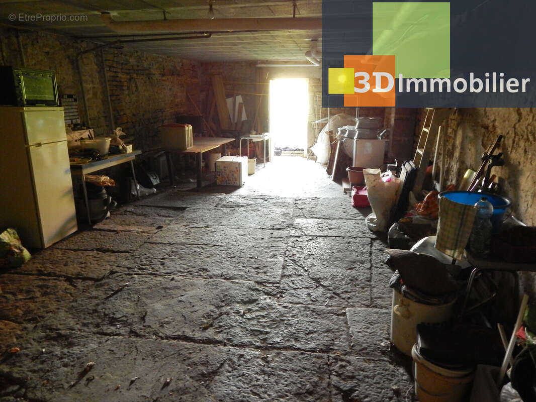 GARAGE 50 M² - Maison à LONS-LE-SAUNIER
