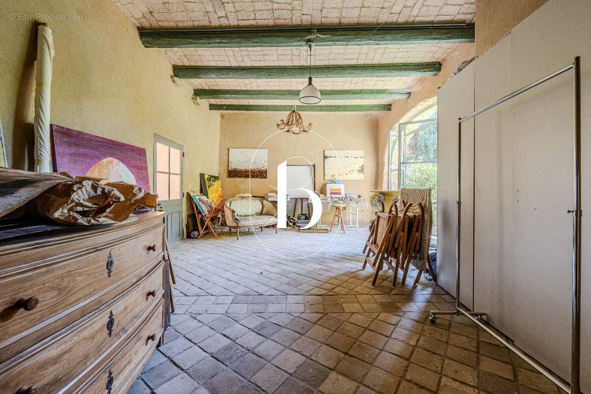 Maison 330 m² à Uzes  - photo 23