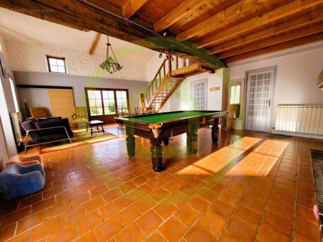 Maison 275 m² à Sainte-Ramee  - photo 13