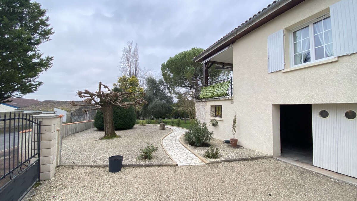 Maison à SAINT-FORT-SUR-GIRONDE
