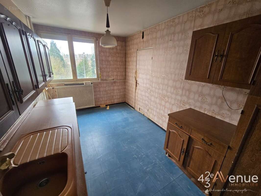 Appartement 46 m² à Saint-Etienne  - photo 4