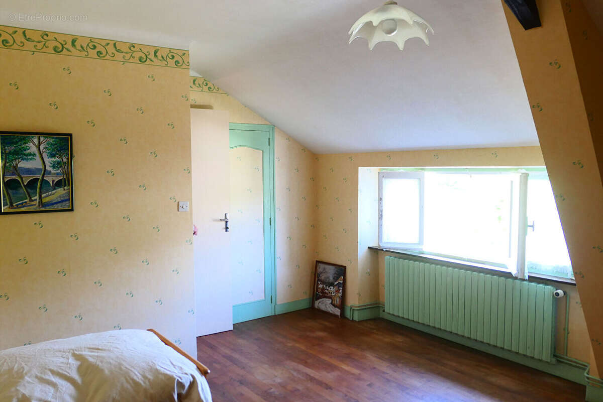 Maison à SAINT-GEORGES-DE-ROUELLEY