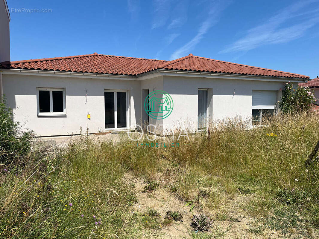 Maison à GENILAC