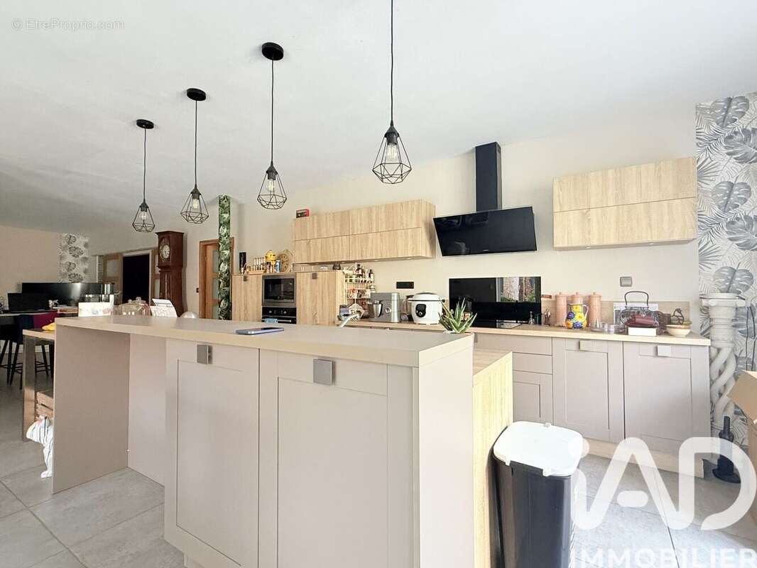 Maison 215 m² à Caudry  - photo 2