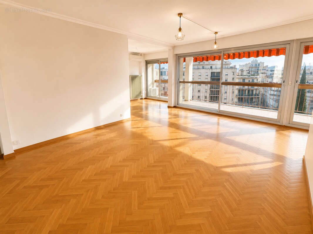 Appartement à MARSEILLE-5E