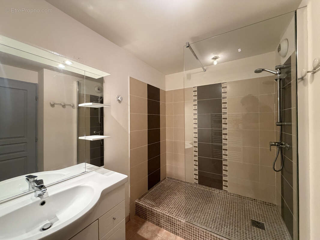 Appartement à SAINT-MAXIMIN-LA-SAINTE-BAUME