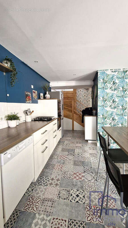 cuisine  - Appartement à SAINT-ETIENNE