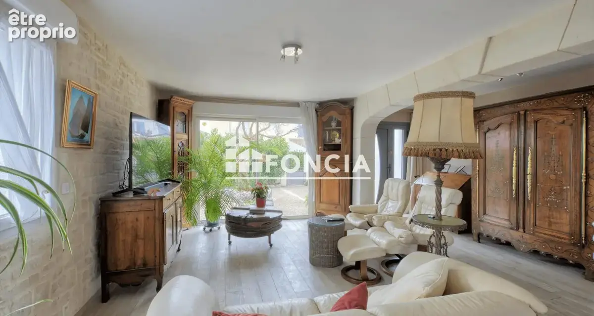 À seulement 400 m de la magnifique plage de Châtelaillon, découvrez cette spacieuse maison qui saura vous séduire ! - photo 2
