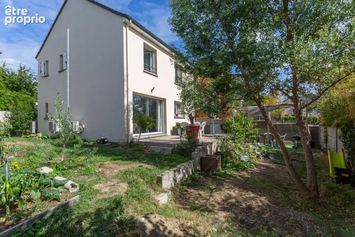 Maison de 2020 - 95 m² sur 336 m² de terrain - Garage - photo 2