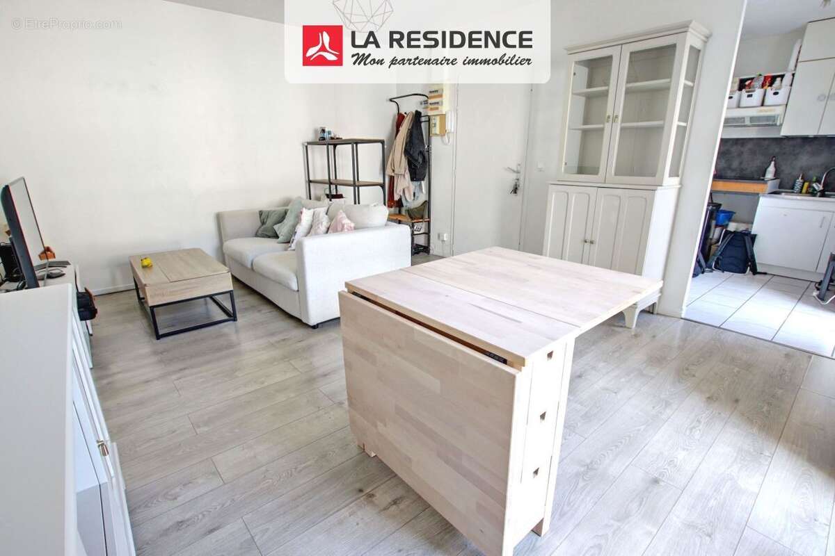 Appartement à LE MESNIL-SAINT-DENIS