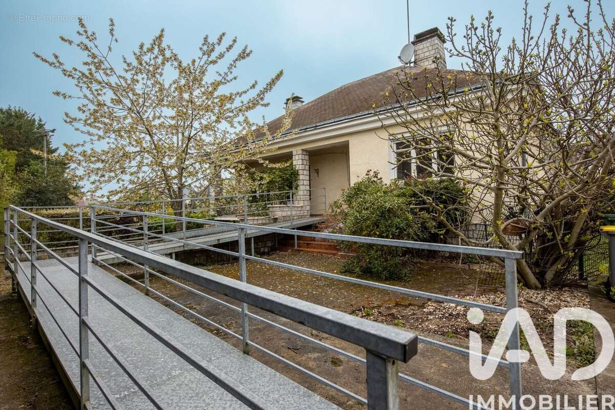 Photo 2 - Maison à LA CHAPELLE-SAINT-MESMIN