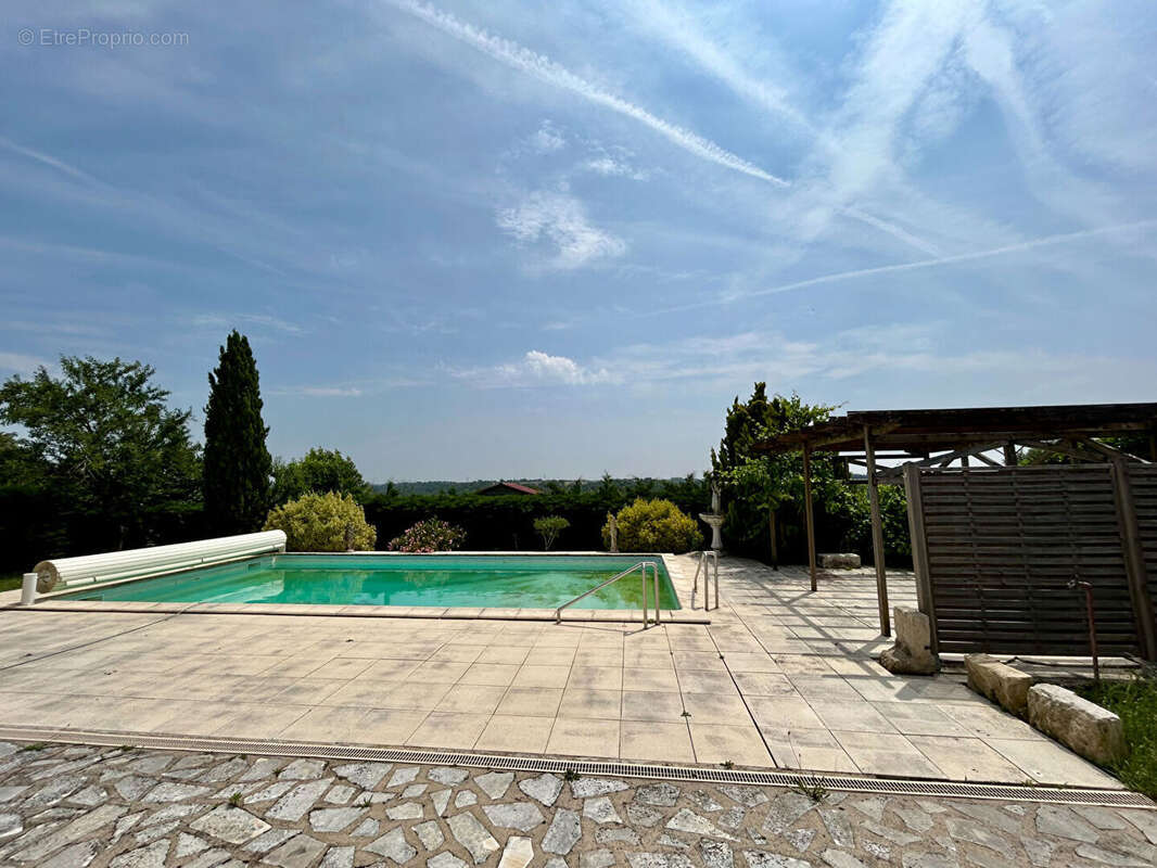 Maison à AZAY-LE-BRULE