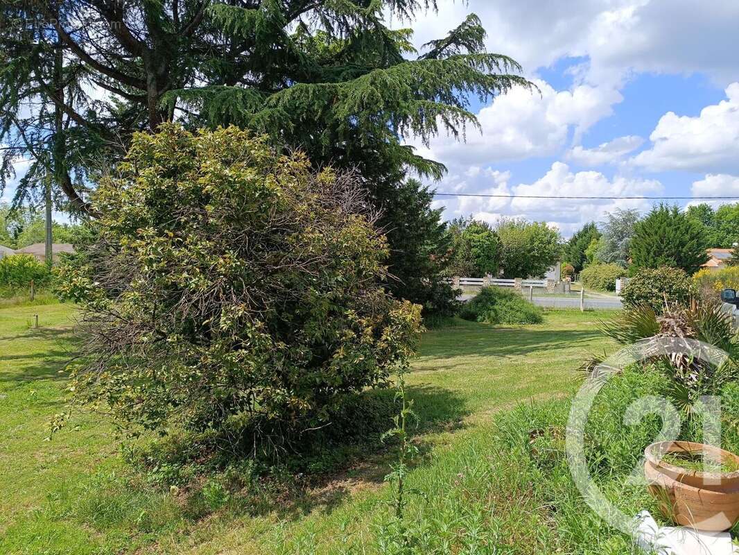 Maison à LES PEINTURES