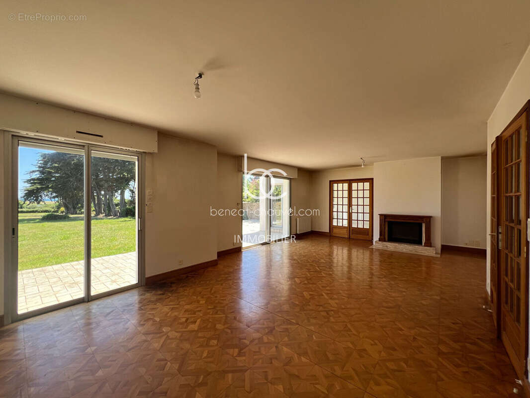 VENTE Propriété de Prestige SARZEAU  Vue Mer  6 Chambres  Première Ligne  Suscinio - Landrezac (56370) - photo 3