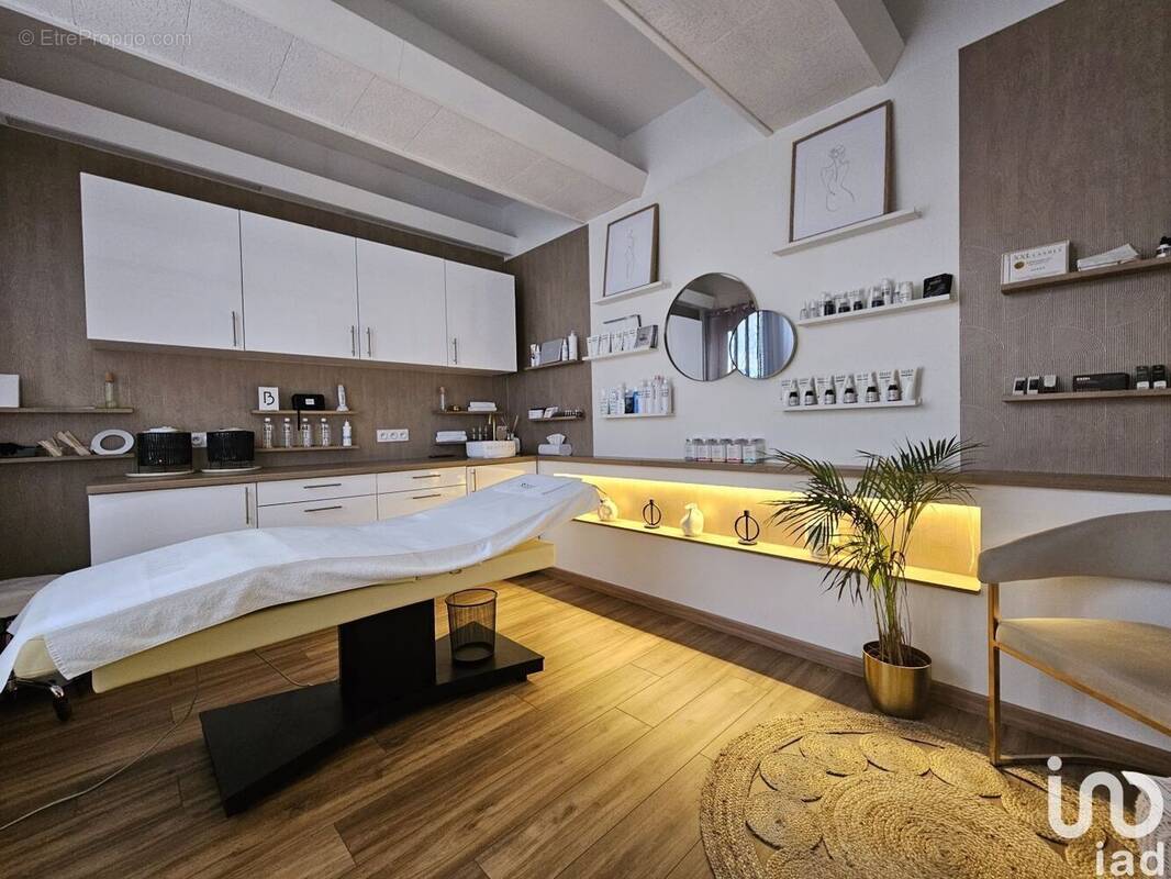 Photo 1 - Commerce à MARLY-LE-ROI