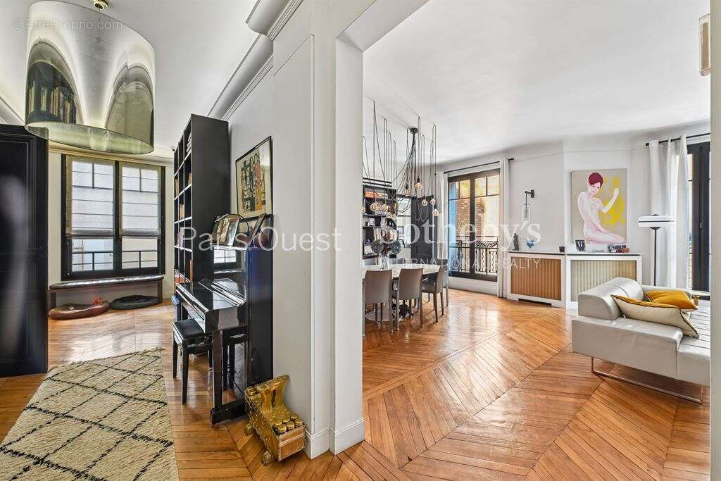 Appartement à NEUILLY-SUR-SEINE