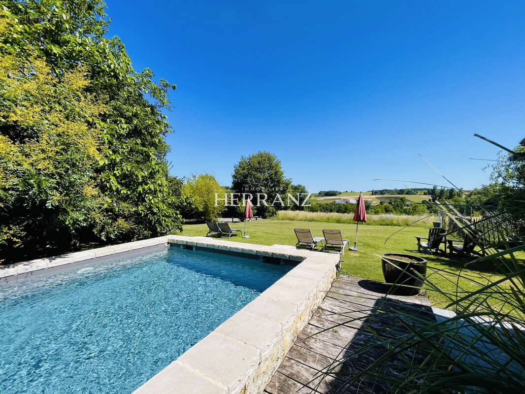 Maison de caractère 450 m2   Chambres d’hôtes / gîte - photo 14