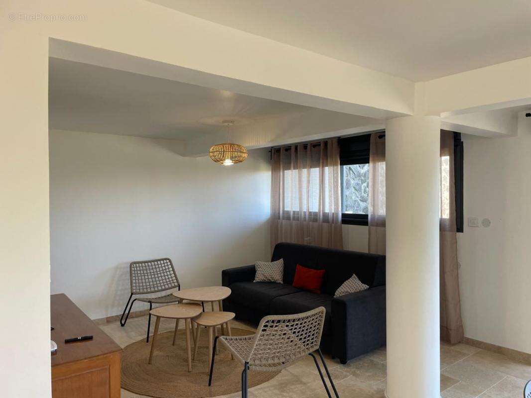 Appartement 277 m² à Petite-Ile  - photo 6