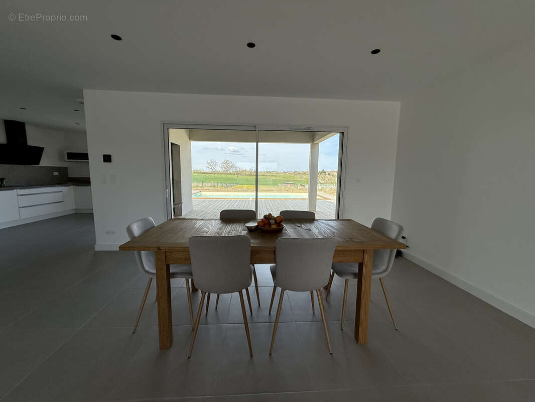 Maison à ESPINASSE-VOZELLE