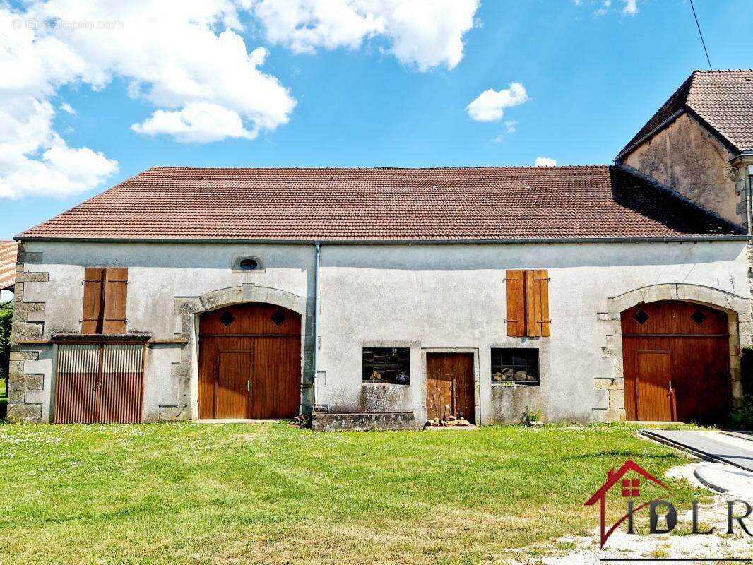 Maison à GENEVRIERES