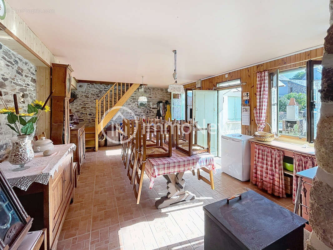 Maison avec terrain constructible et batiment à rénover   champeaux 50530 - photo 5