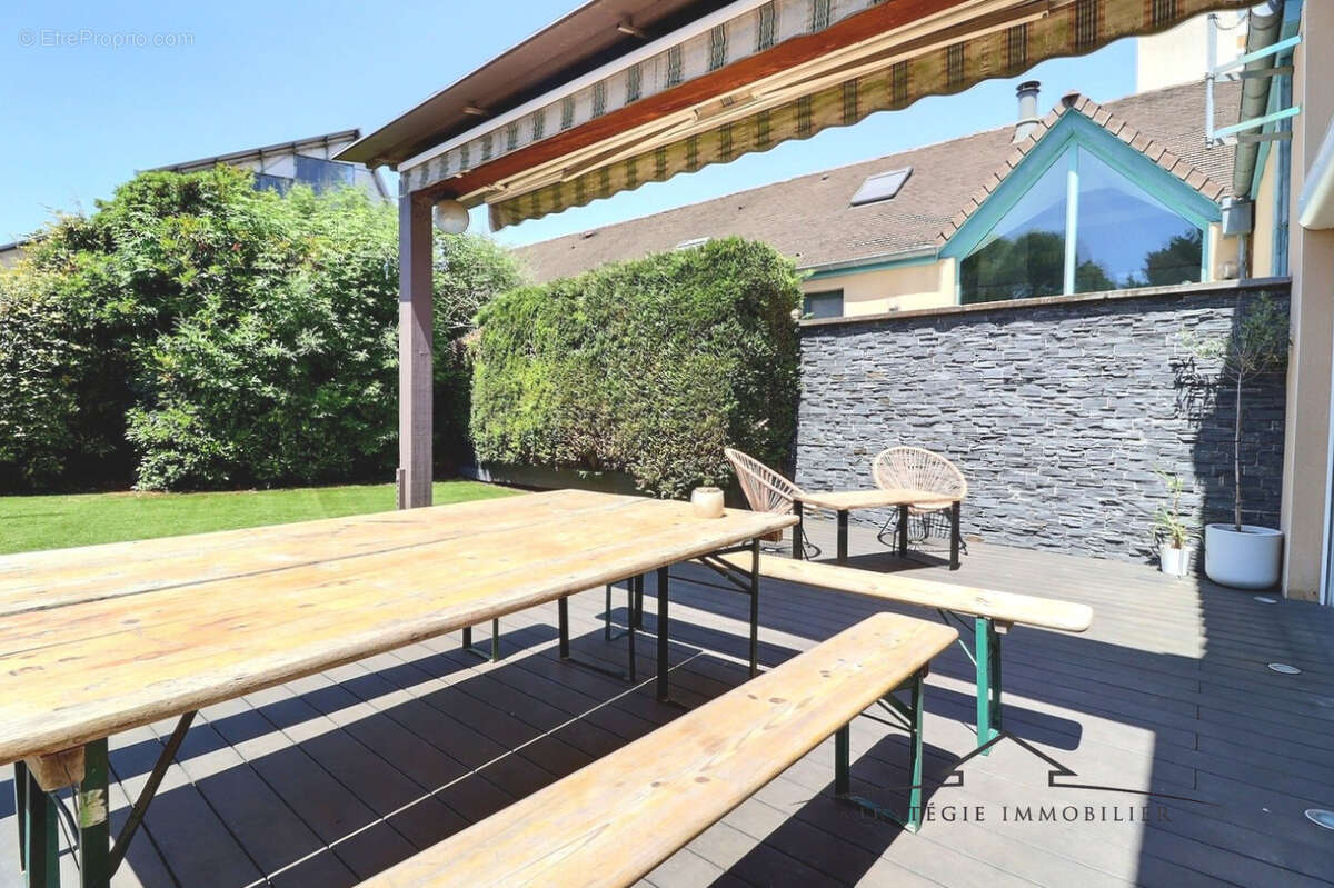 Loft 136 m² avec garage, terrasse et jardinet - photo 7