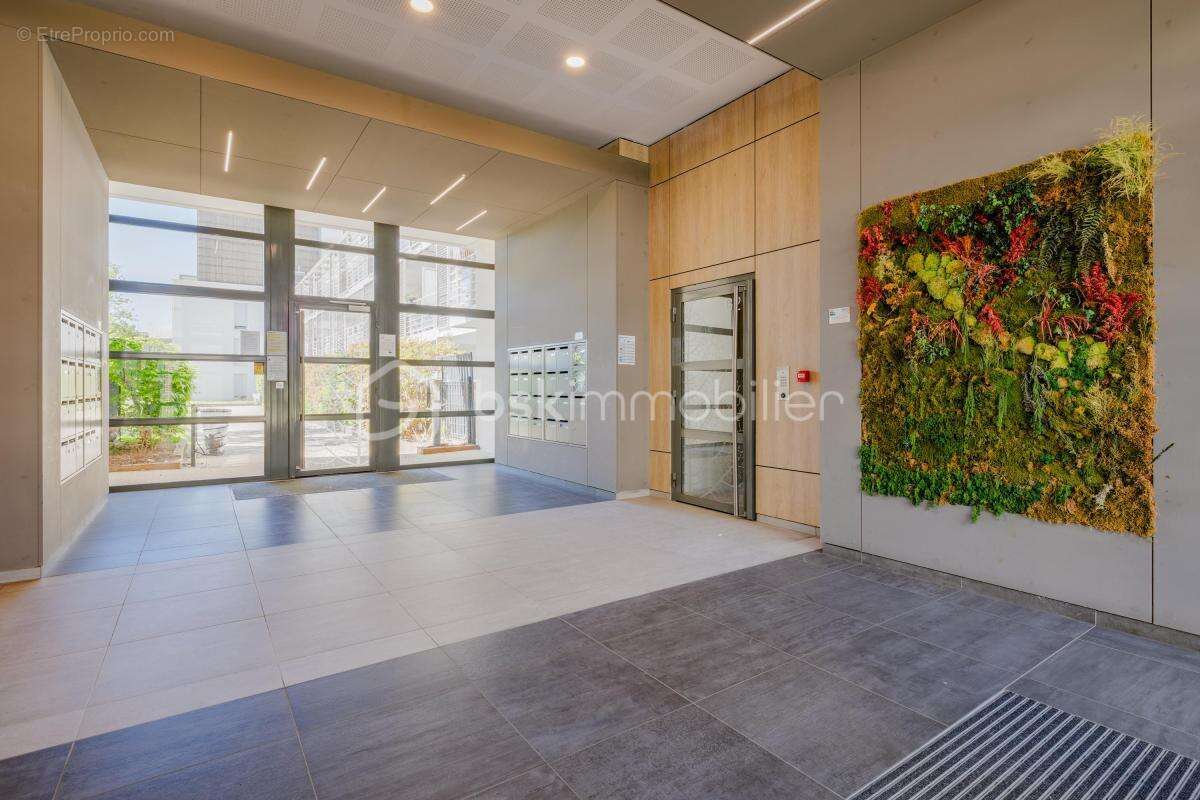 Appartement à MEYZIEU